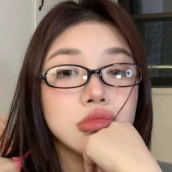 Women Fashion Photoshoot - Y2K Retro Small Square Oval Frame